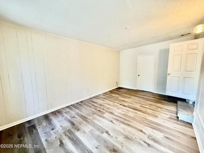 Foto del edificio - 1348 Crestwood St