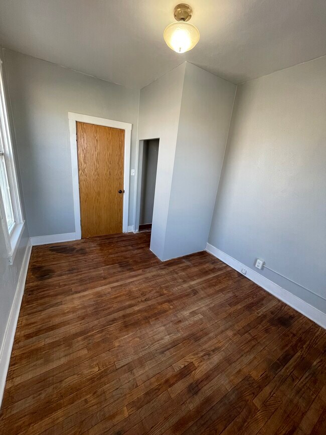 Foto del edificio - 302 S 8th St