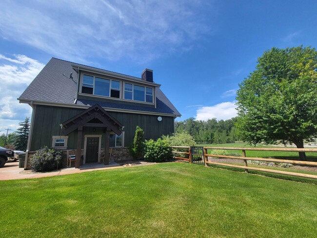 Foto del edificio - Kalispell Home with stunning mountain views