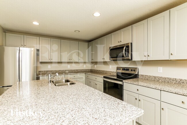 Building Photo - 422 Earhart Dr