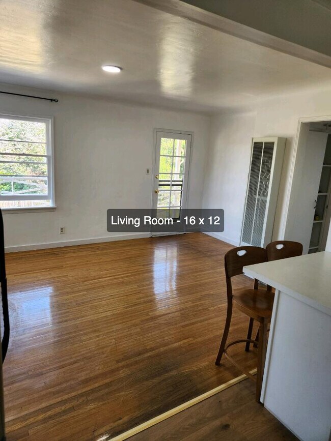 Foto del edificio - 1147 W 11th St