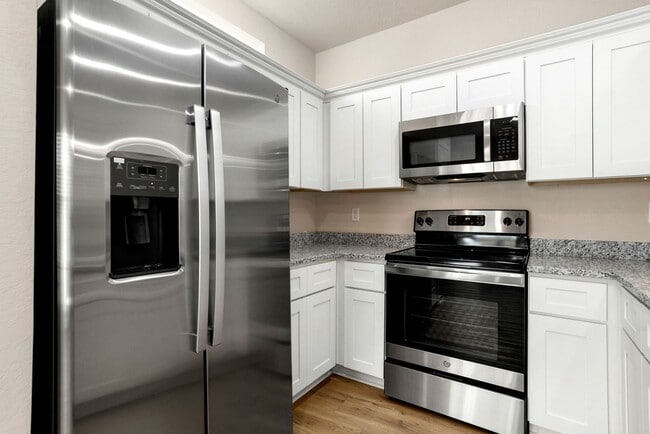 Building Photo - 3/2.5 Townhome