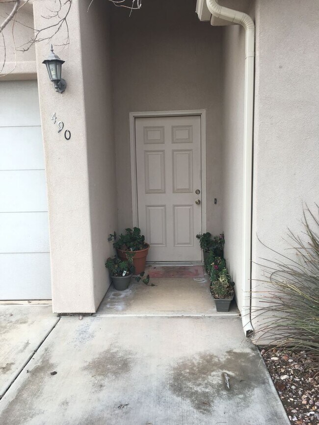 Building Photo - Townhome in Grand Legacy
