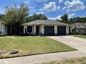 Building Photo - 1239 Armadillo Rd