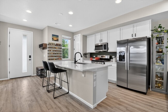 Building Photo - 5350 Routt Ct