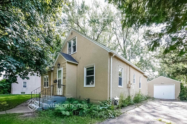 Building Photo - 3940 3rd St NE