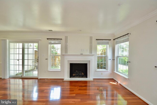 Foto del edificio - 6603 Netties Ln
