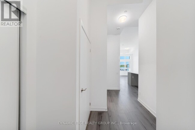 Photo du bâtiment - 405-405 Dundas St W