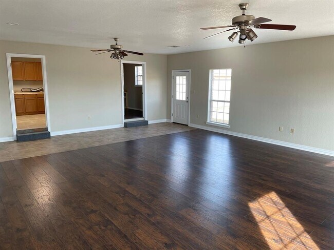 Building Photo - 132 N Garza Rd