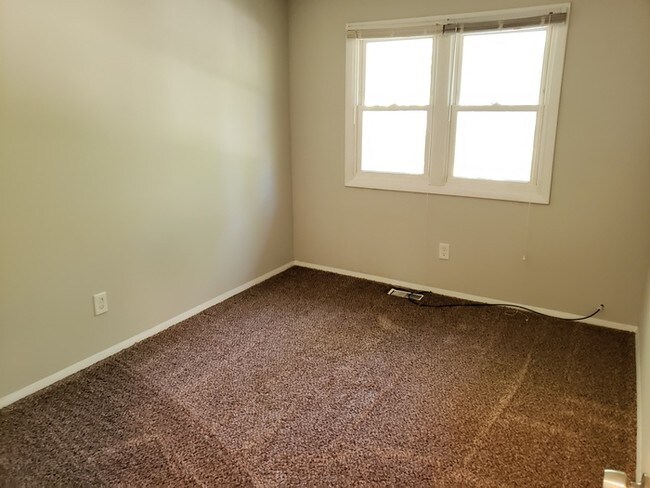 Building Photo - Move in Ready Rental