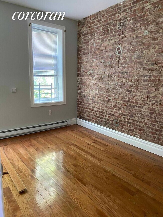 Foto del edificio - 1656 Weeks Ave