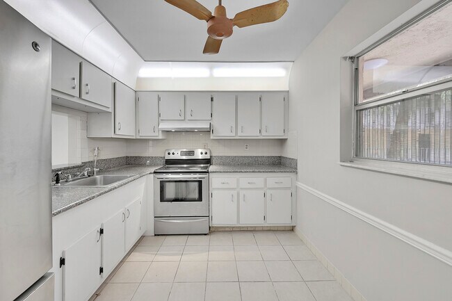 Foto del edificio - 2840 Somerset Dr