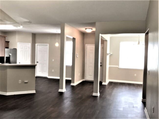 Building Photo - 305 Antigua Dr