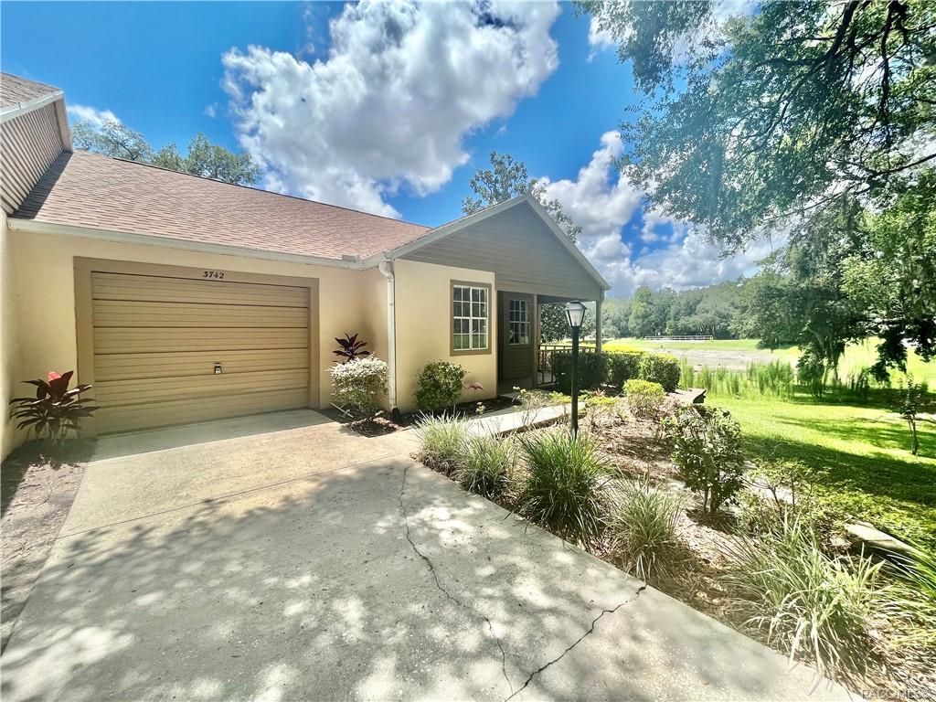 Primary Photo - 3742 N Lakeside Village Dr