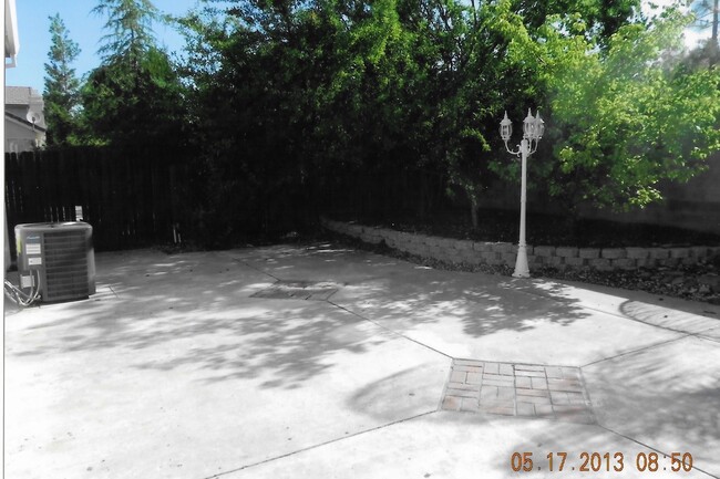 Building Photo - 9008 Pinto Canyon Way
