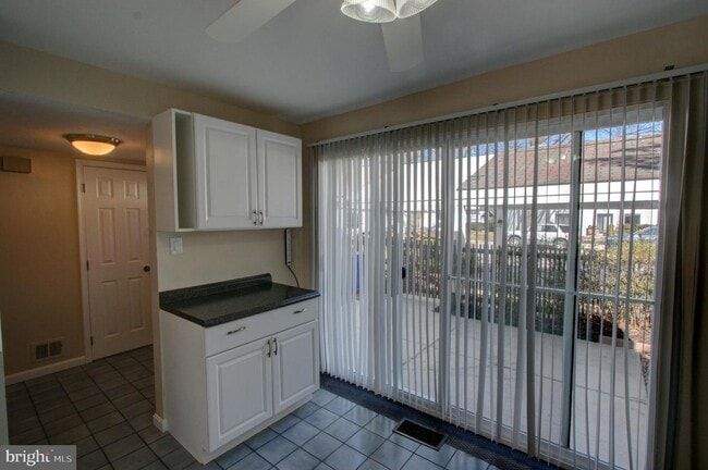 Building Photo - 10273 Wilde Lake Terrace