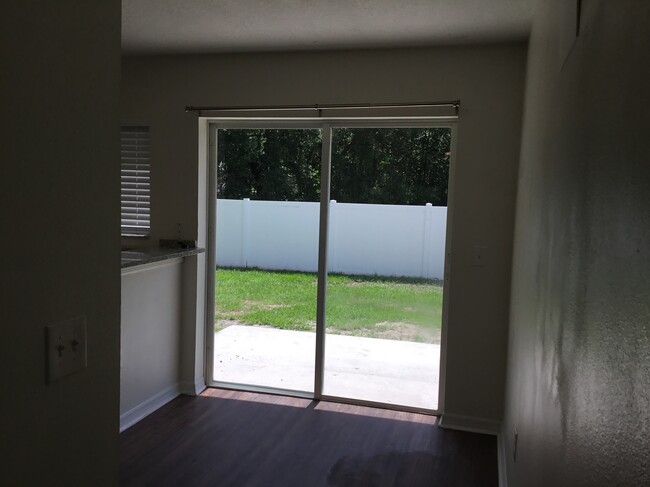 Foto del edificio - 10225 Summerview Cir