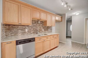 Foto del edificio - 13614 Larkbrook St