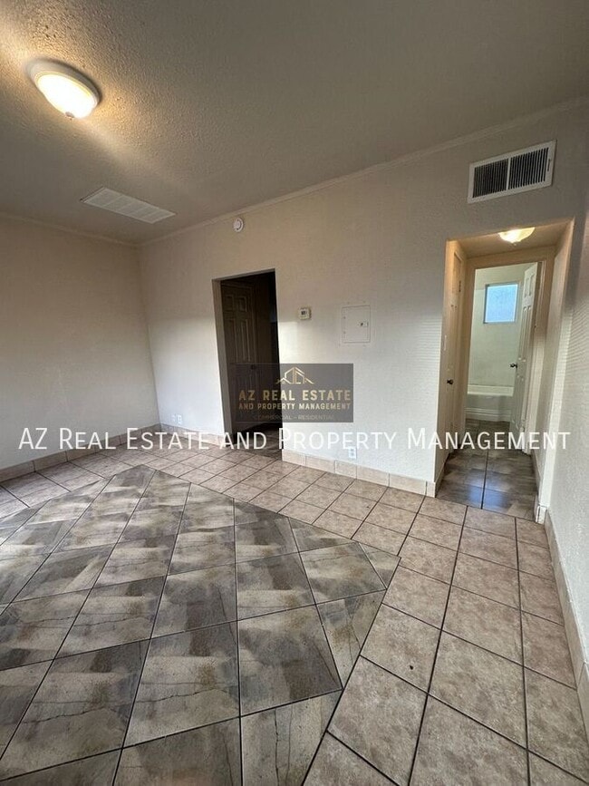 Building Photo - 1233 W Pierce St