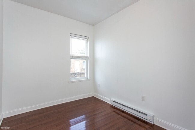 Building Photo - 3 br, 1 bath Triplex - 1539 CECIL B MOORE ...