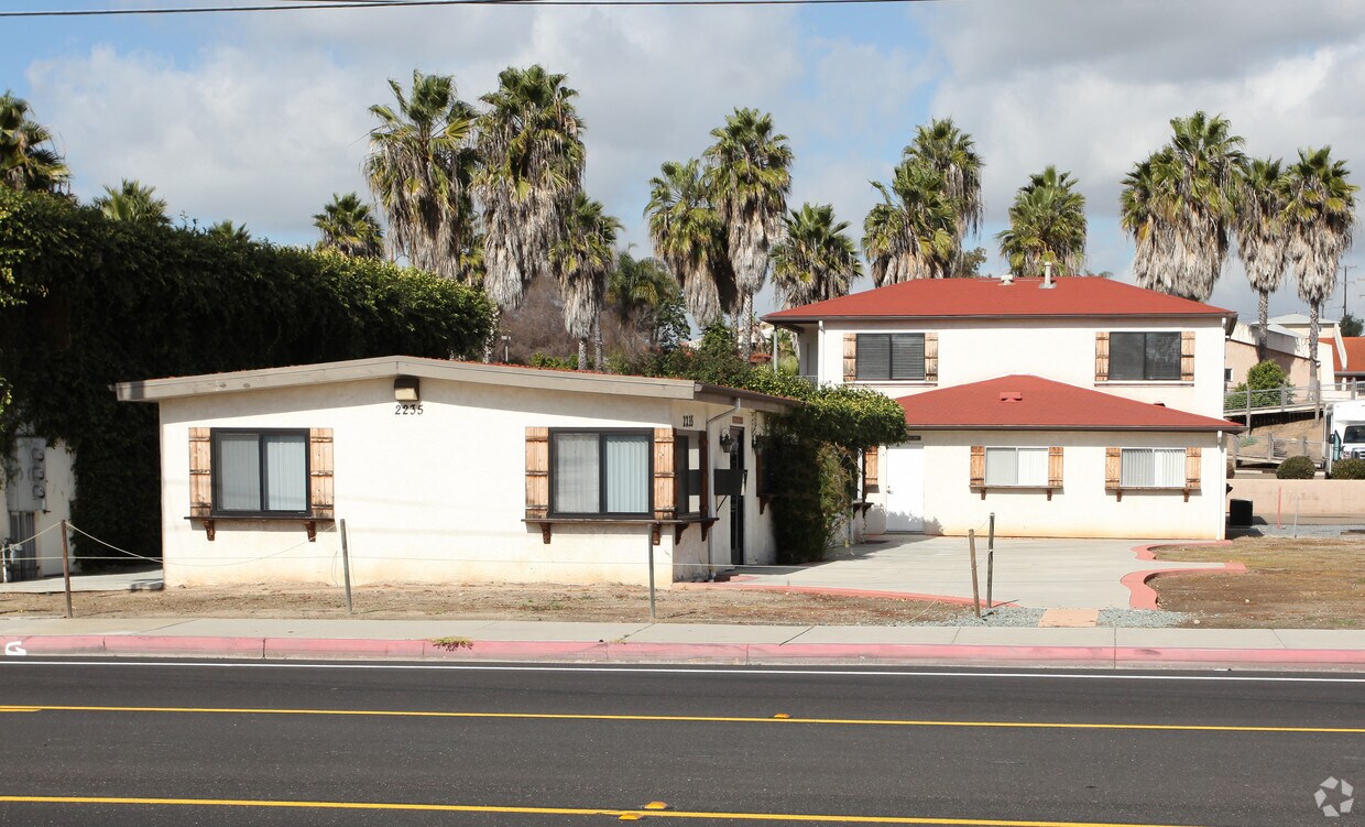 Primary Photo - 2235 E 8th St