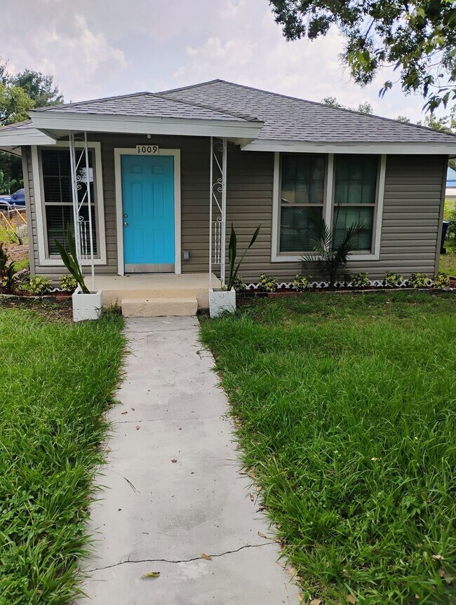 Foto del edificio - Completely Remodeled Home