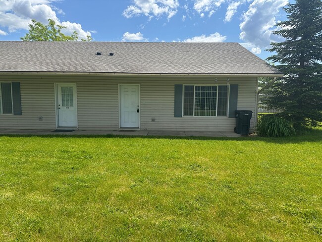 Building Photo - 3130 Meadow Glen Ln