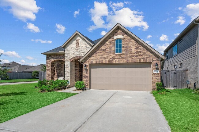 Foto del edificio - 15726 Rosemary Hl Ln