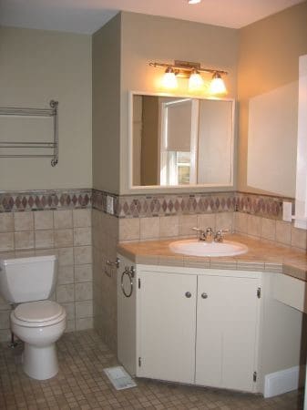 BATHROOM - 40 Chestnut Ave