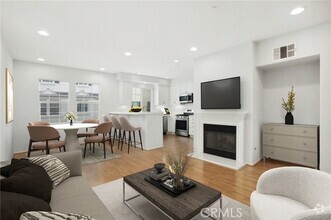 Building Photo - 15221 Kensington Park Dr