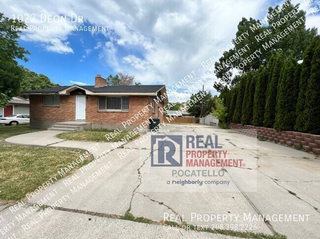 Foto del edificio - 1022 Deon Dr