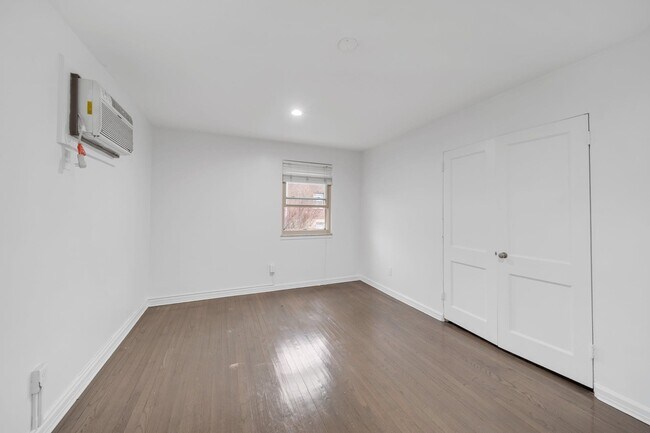 Foto del edificio - 135 E Clinton Ave