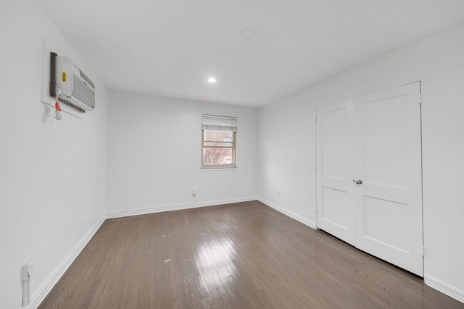 Building Photo - 135 E Clinton Ave