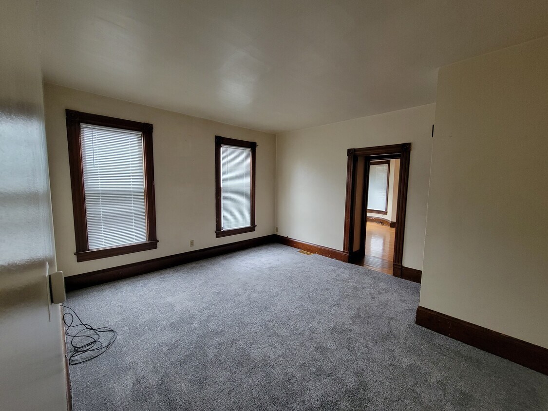 173 N Chambers St Unit 2, Galesburg, IL 61401 Apartments in Galesburg