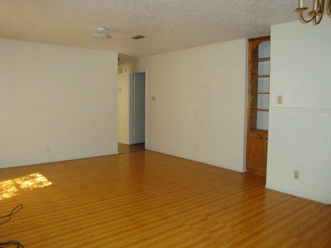 Foto del edificio - 1508 N Robison Rd