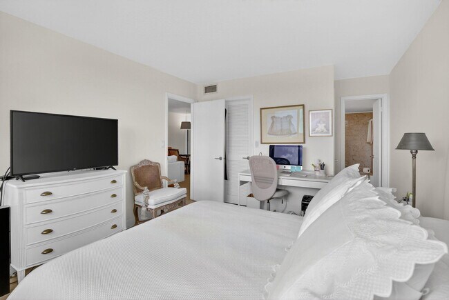 Foto del edificio - 9820 S Hollybrook Lake Dr
