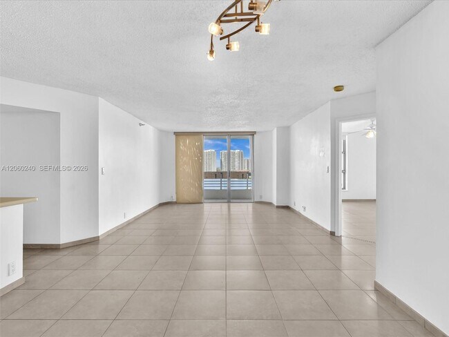 Foto del edificio - 3530 Mystic Pointe Dr