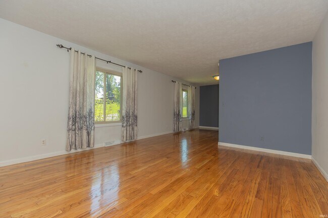 Foto del edificio - 5122 Woodridge Dr