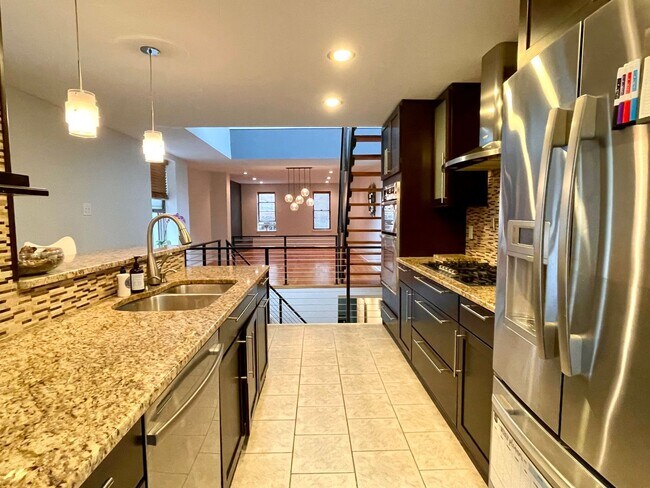Foto del edificio - Stunning 2-Bedroom Townhouse in Rittenhous...