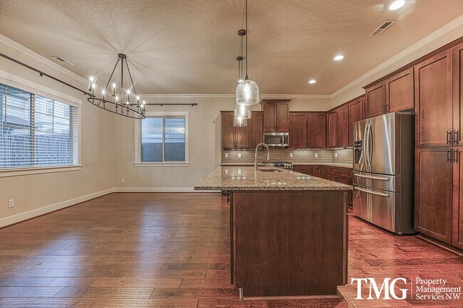 Foto del edificio - Spacious 4 BD Home with Private Backyard & Community Amenities!