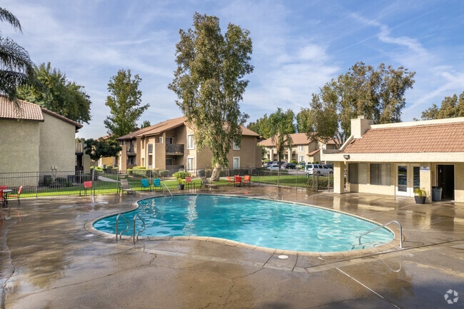 Building Photo - Maple Hill Apartments