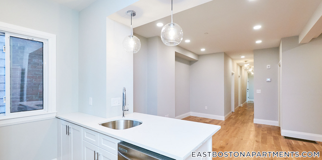 Building Photo - 58 Frankfort St