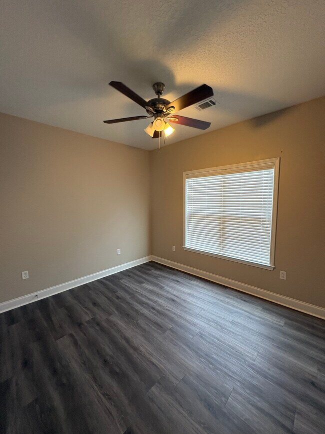 Foto del edificio - 1326 Stanley St