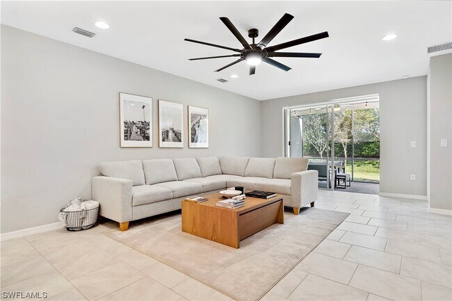 Building Photo - 14735 Edgewater Cir