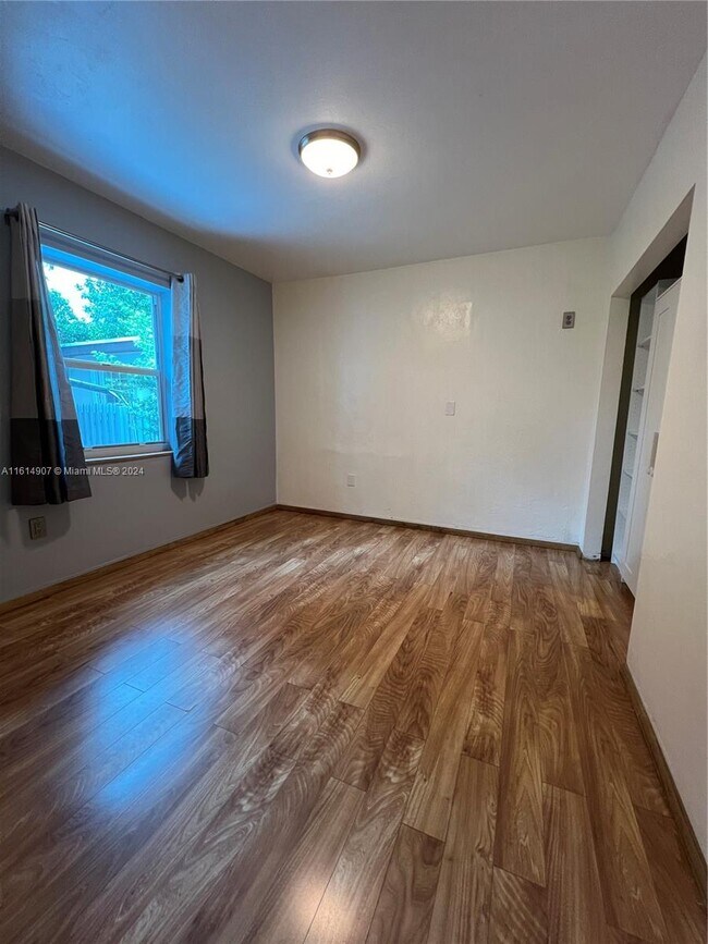Foto del edificio - 4775 SW 6th St