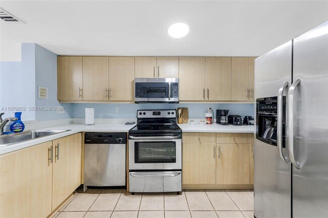 Foto del edificio - 2951 S Bayshore Dr