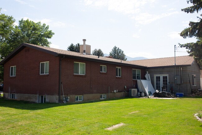 Building Photo - 12 S 700 E