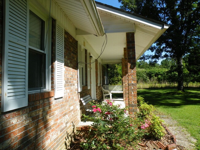 Building Photo - Coming Soon! Lovely Brick House for Rent/ ...