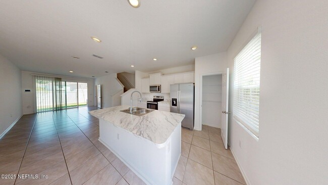 Building Photo - 8367 Zenith Cir