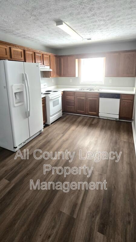 Building Photo - 700 Rosehip Ln